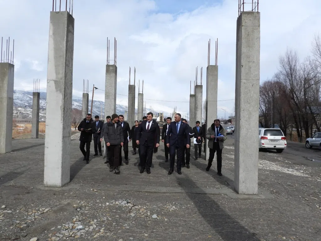 ВМКБ. Дар иншоотҳои сохташаванда корҳои сохтмони авҷи тоза доранд
