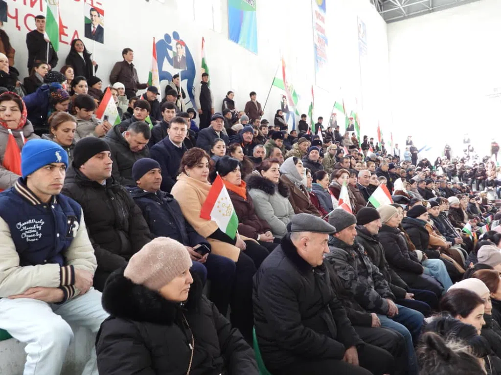 ВМКБ. Мусобиқаи варзишӣ бахшида ба “Рӯзи Модар”