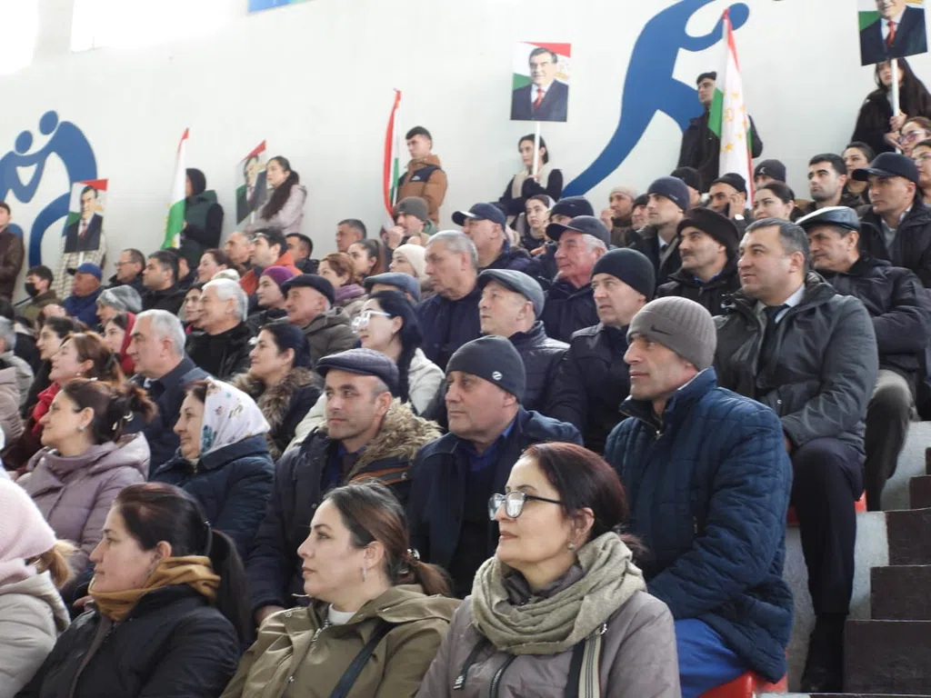ВМКБ. Ба ифтихори «Рӯзи Модар» мусобиқаи варзишӣ аз намуди волейбол байни бонувон ҷамъбаст гардид
