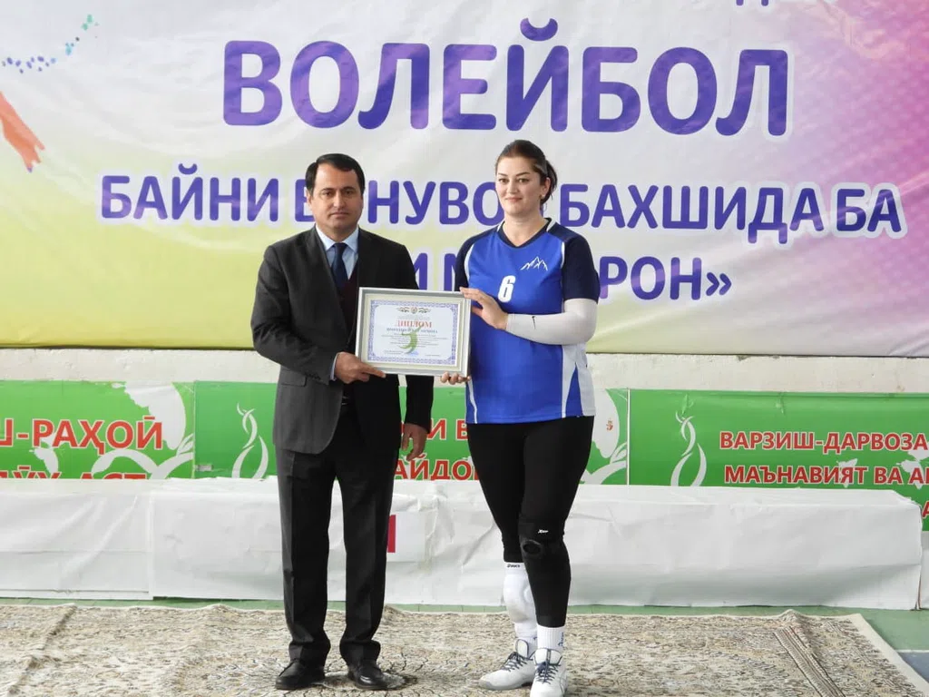ВМКБ. Ба ифтихори «Рӯзи Модар» мусобиқаи варзишӣ аз намуди волейбол байни бонувон ҷамъбаст гардид