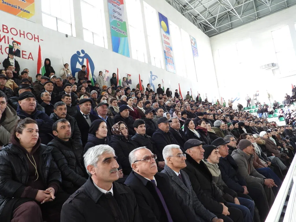 ВМКБ. Ба ифтихори «Рӯзи Модар» мусобиқаи варзишӣ аз намуди волейбол байни бонувон ҷамъбаст гардид