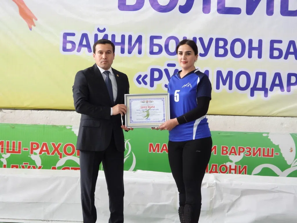 ВМКБ. Ба ифтихори «Рӯзи Модар» мусобиқаи варзишӣ аз намуди волейбол байни бонувон ҷамъбаст гардид