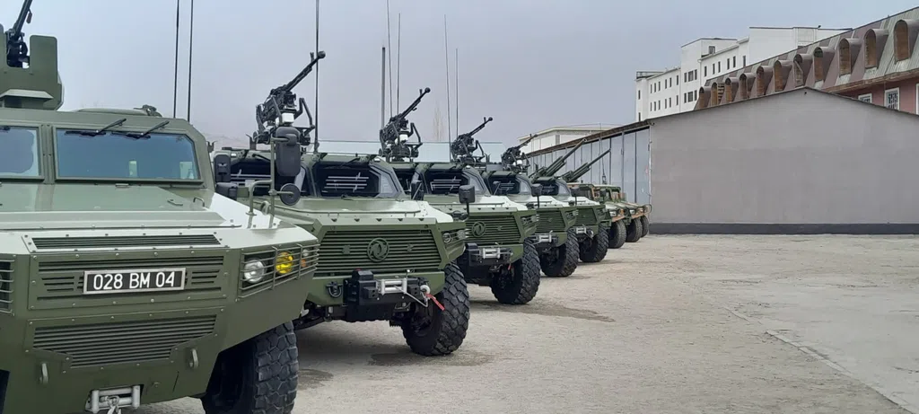 ВМКБ. Раиси Вилояти Мухтори Кӯҳистони Бадахшон Мирзонабот Алишер Худобердӣ ҳайати шахсии қисми ҳарбии 01123- ро табрик кард