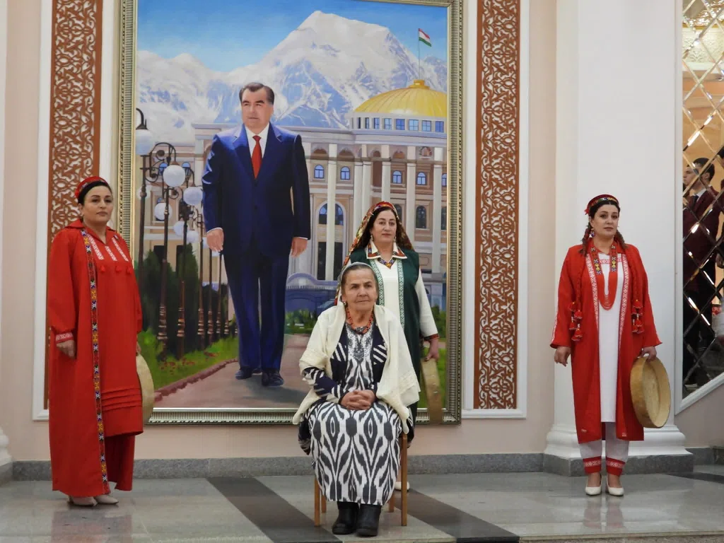 Таҷлили “Рӯзи Модар” дар ВМКБ