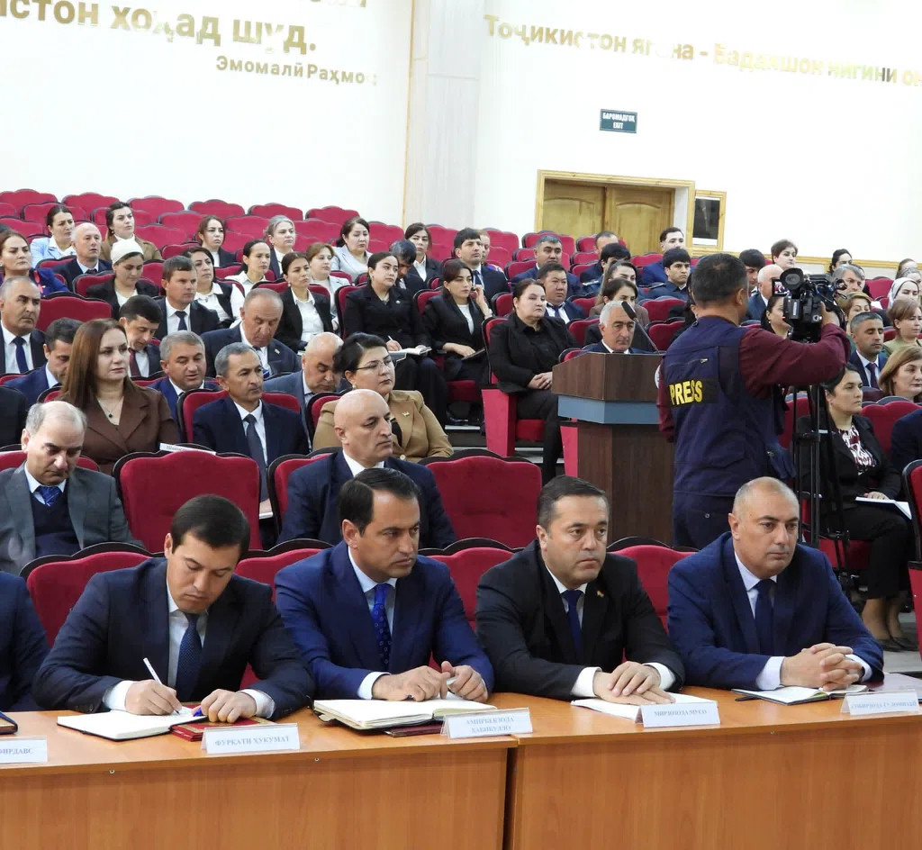 Машварати васеи назди раиси ВМКБ Мирзонабот Алишер Худобердӣ бо мавриди баррасӣ қарор додани ду масъалаи асосӣ баргузор гардид