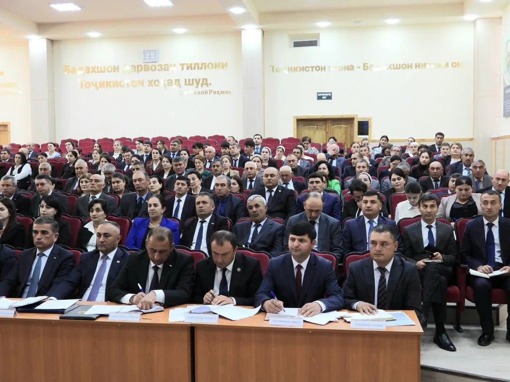 Машварати васеи назди раиси ВМКБ Мирзонабот Алишер Худобердӣ бо мавриди баррасӣ қарор додани ду масъалаи асосӣ баргузор гардид