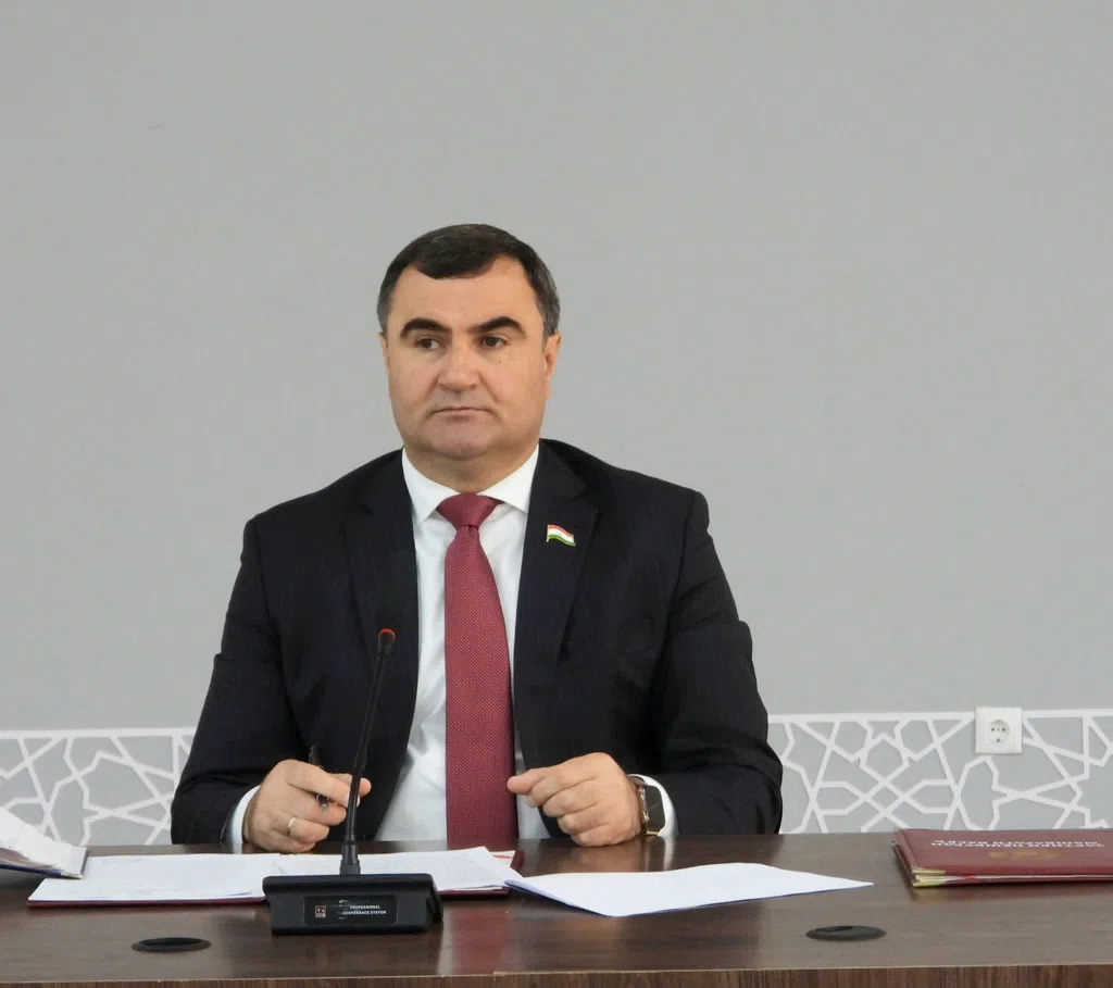 Машварати васеи назди раиси ВМКБ Мирзонабот Алишер Худобердӣ бо мавриди баррасӣ қарор додани ду масъалаи асосӣ баргузор гардид