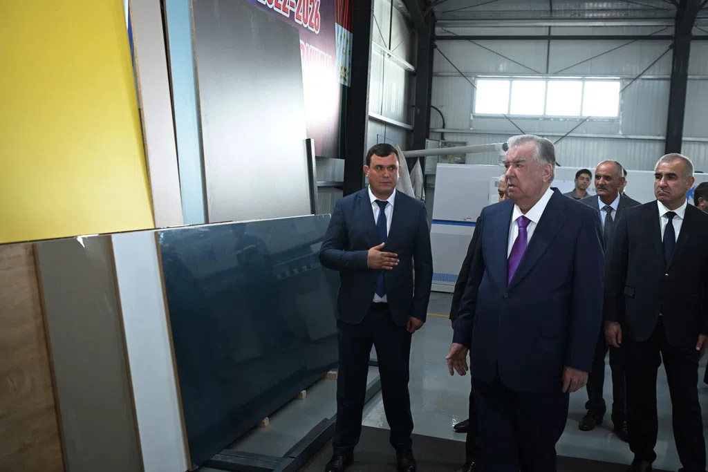 Ба истифода додани корхонаҳои бастубанди мева, истеҳсоли мебел ва маҳсулоти сохтмонӣ дар шаҳри Хоруғ