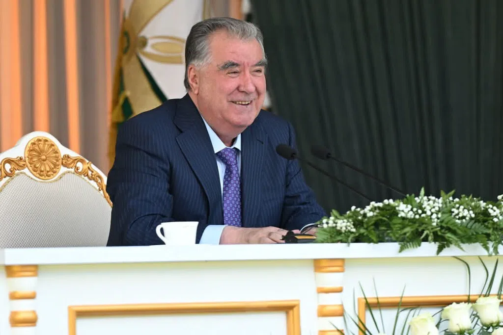 Пешвои миллат муҳтарам Эмомалӣ Раҳмон бо роҳбарону фаъолони ноҳияи Ванҷ мулоқот намуданд Июн 25, 2025