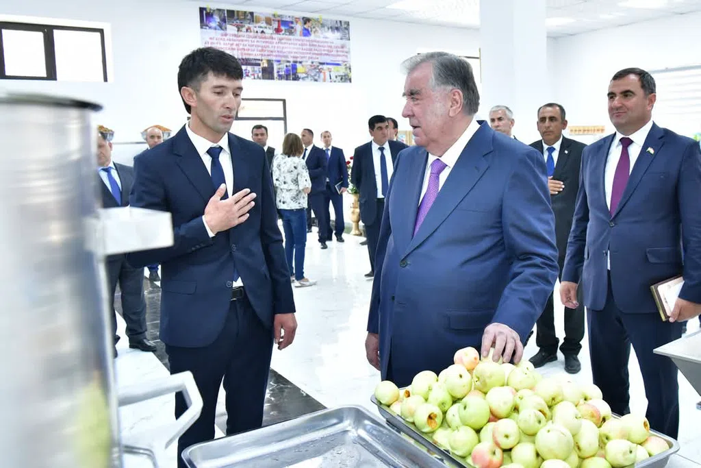 Сарвари давлат Эмомалӣ Раҳмон дар ноҳияи Роштқалъа Парки технологиро мавриди истифода қарор доданд, 26.06.2025