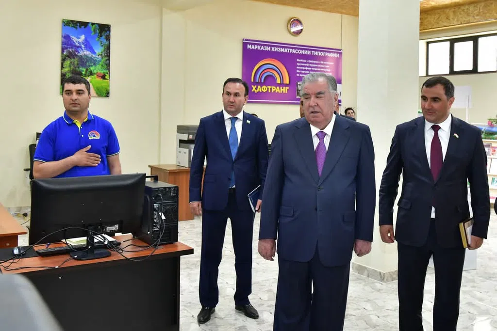 Сарвари давлат Эмомалӣ Раҳмон дар ноҳияи Роштқалъа Парки технологиро мавриди истифода қарор доданд, 26.06.2025