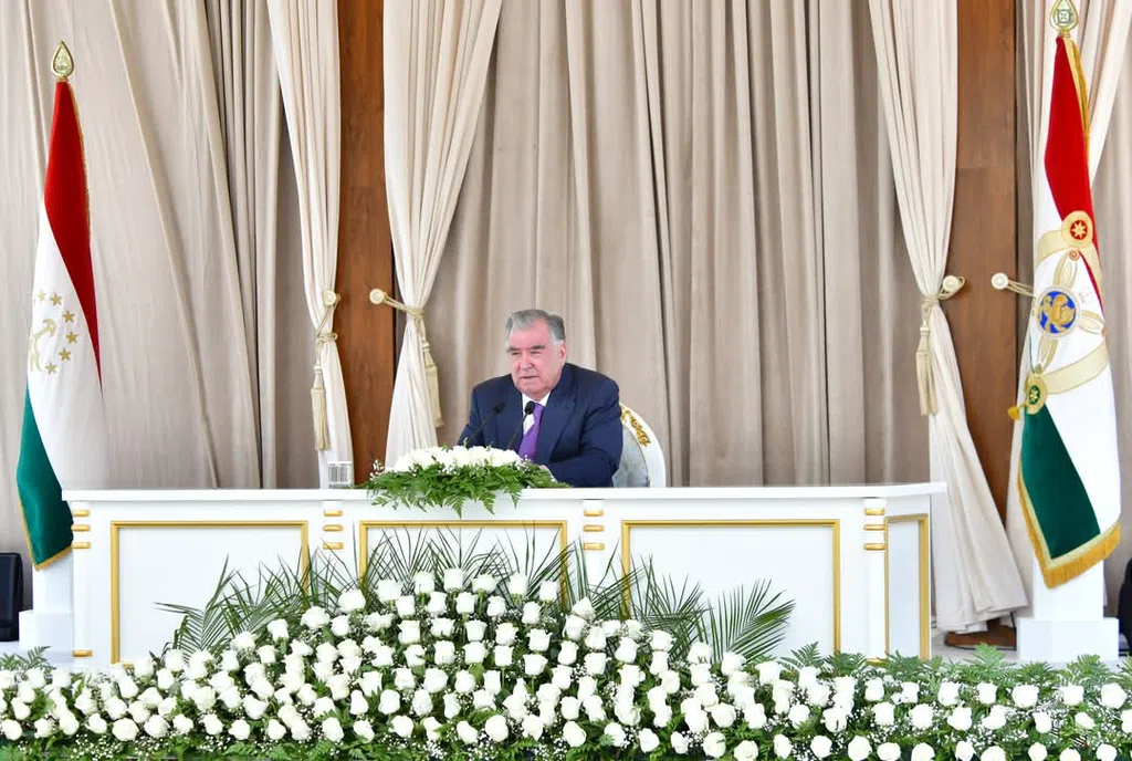 Мулоқот бо роҳбарон ва фаъолони ноҳияи Роштқалъа
