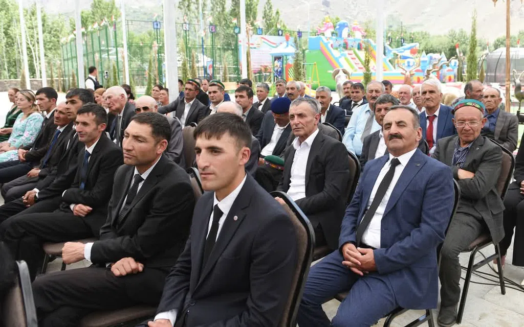 Мулоқот бо роҳбарон ва фаъолони ноҳияи Роштқалъа