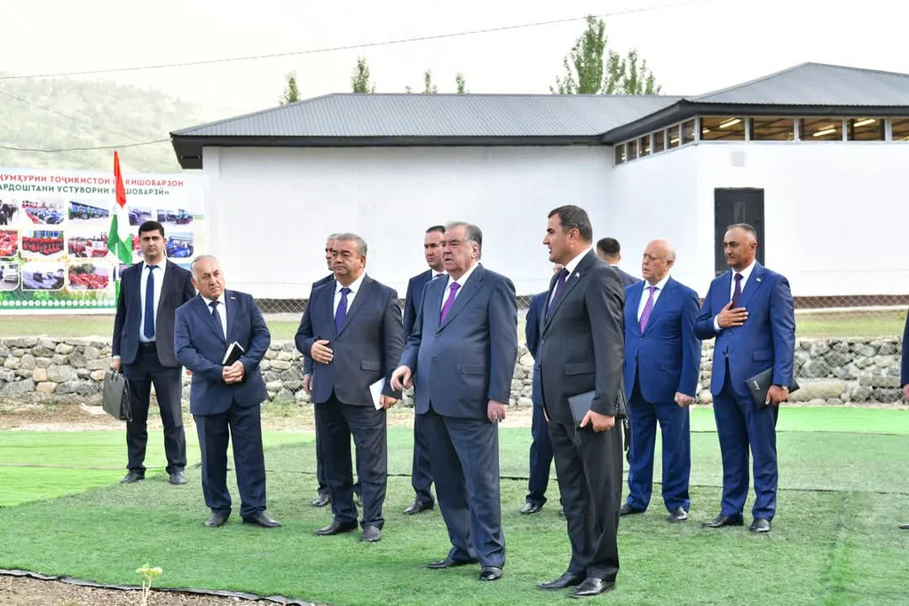 Боздид аз қитъаи намоишии зироатҳои кишоварзӣ дар ноҳияи Шуғнон 27.06.2025