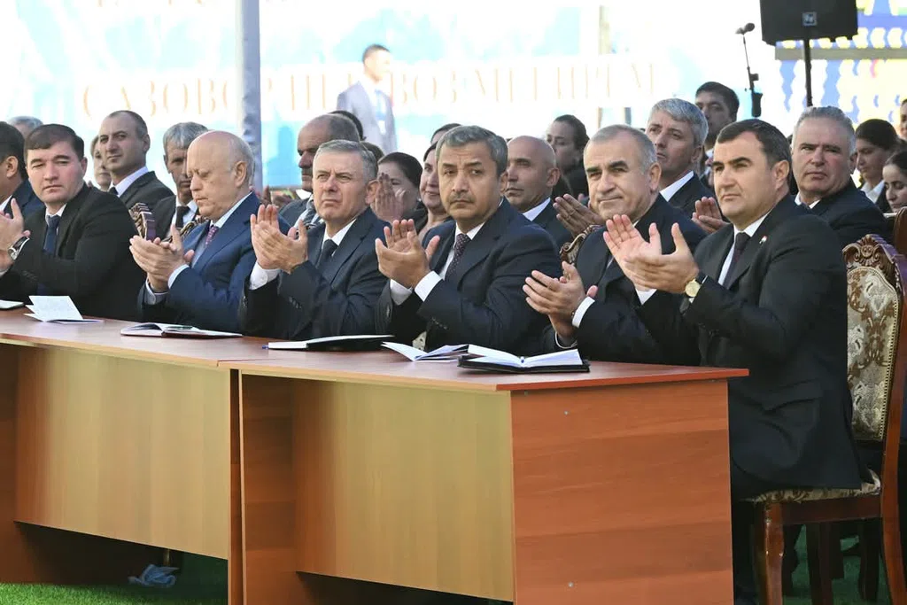 Мулоқот бо роҳбарон ва фаъолони ноҳияи Шуғнон