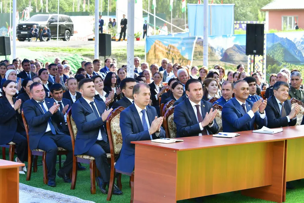 Мулоқот бо роҳбарон ва фаъолони ноҳияи Шуғнон