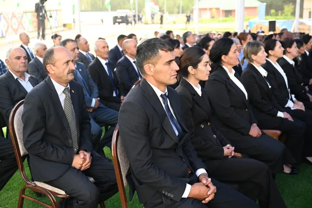 Мулоқот бо роҳбарон ва фаъолони ноҳияи Шуғнон