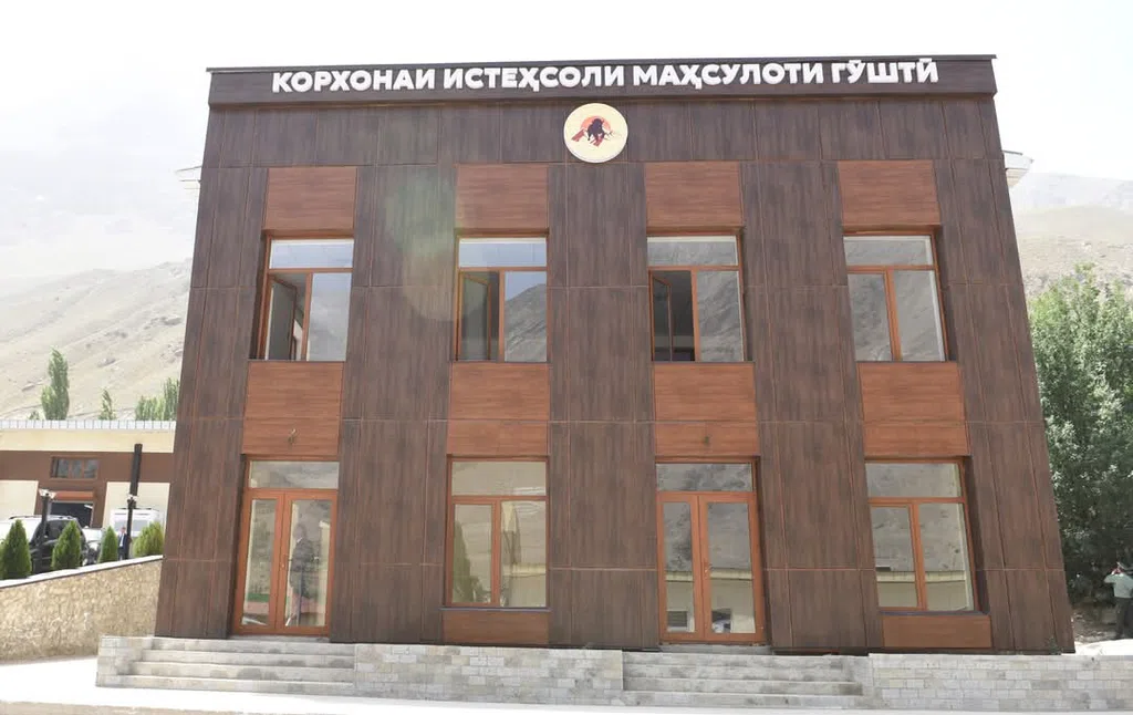 Ифтитоҳи коргоҳҳои истеҳсолии маҳсулоти гӯштӣ ва обҳои табиии ташнашикан дар Парки технологии шаҳри Хоруғ 27.06.2025