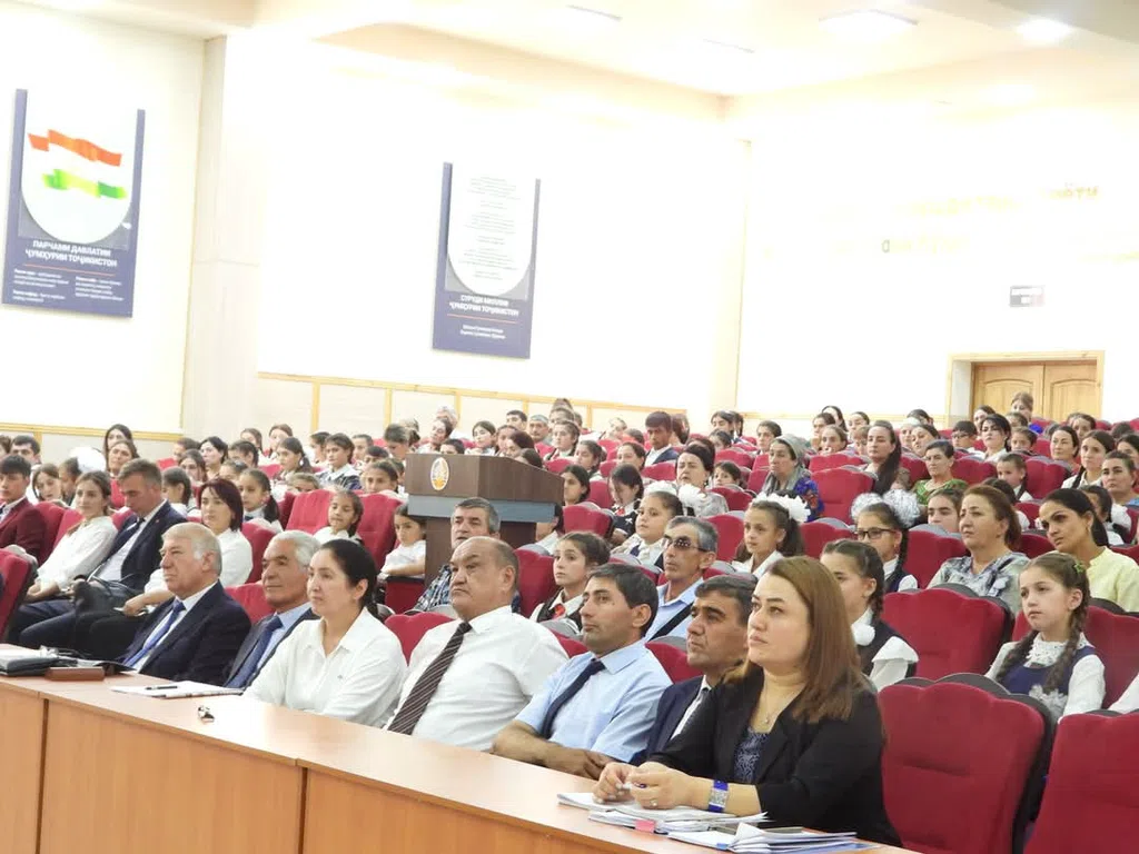 Бадахшон. Даври вилоятии озмуни ҷумҳуриявии фурӯғи субҳи доноӣ китоб аст» оғоз ёфт