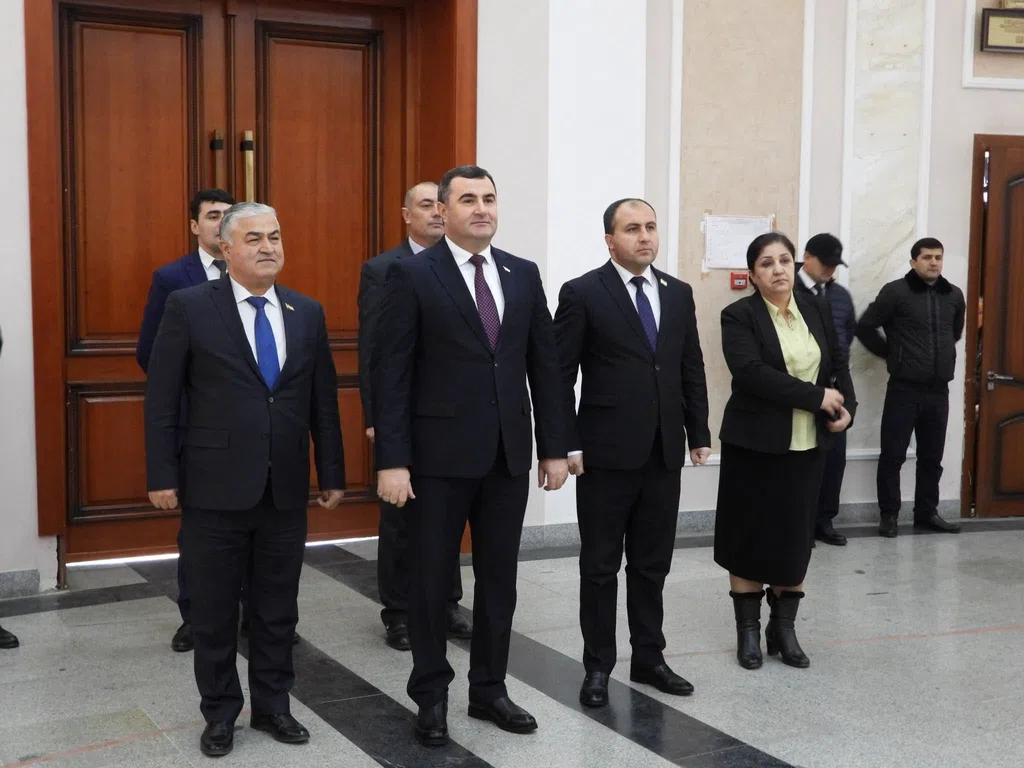 Маросими ҷоизасупории ҷамъбасти соҳаҳои саноат, ҳунармандӣ, сайёҳӣ ва занбӯриасалпарварӣ дар соли 2025
