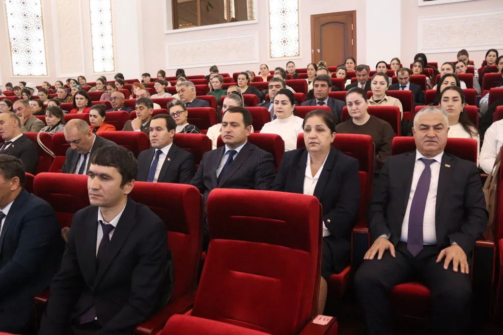 Маросими қадрдонии ғолибони озмунҳои ҷумҳуриявии “Фурӯғи субҳи доноӣ китоб аст”, “Илм-фурӯғи маърифат”, “Тоҷикистон -Ватани азиз ман” ва мусобиқаҳои варзишӣ.