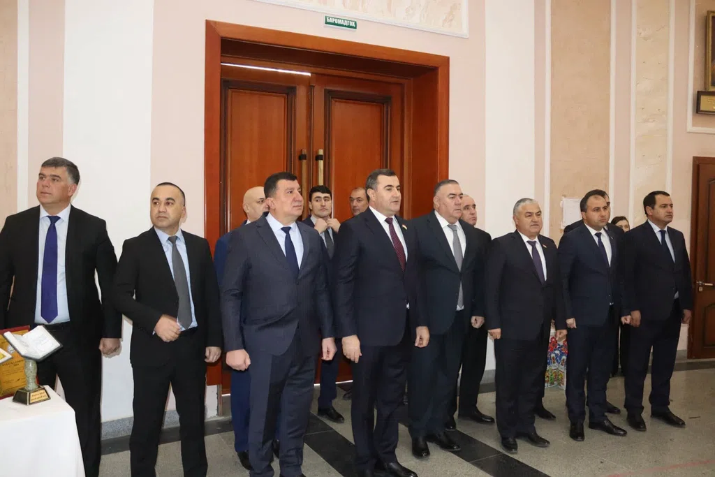 Маросими қадрдонии ғолибони озмунҳои ҷумҳуриявии “Фурӯғи субҳи доноӣ китоб аст”, “Илм-фурӯғи маърифат”, “Тоҷикистон -Ватани азиз ман” ва мусобиқаҳои варзишӣ.