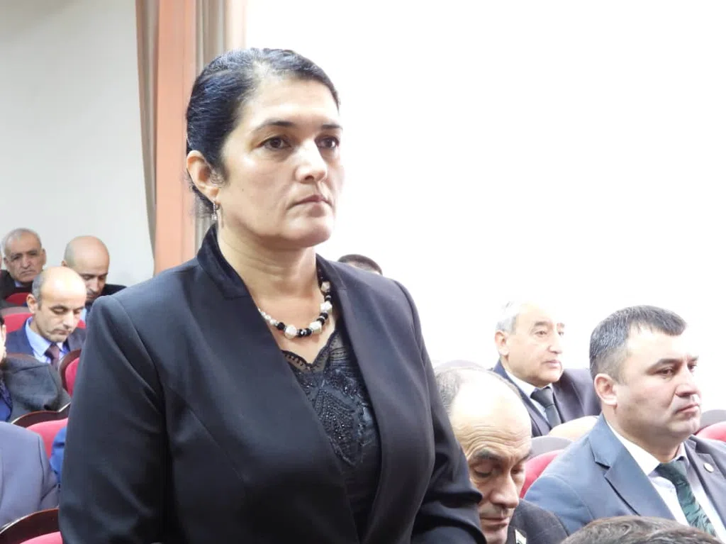 Баррасии барномаҳо ва таъиноти кадрӣ