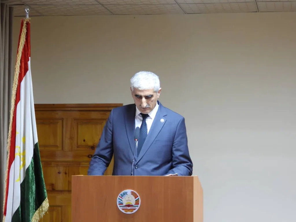 Баррасии барномаҳо ва таъиноти кадрӣ